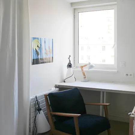 Spacious Cocoon With A Terrace View On The Canal