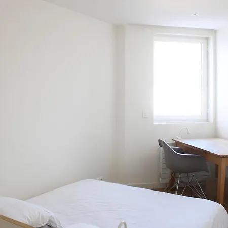 Spacious Cocoon With A Terrace View On The Canal