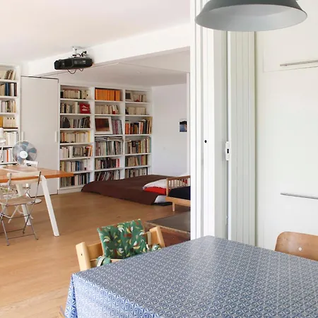 Apartman Spacious Cocoon With A Terrace View On The Canal *