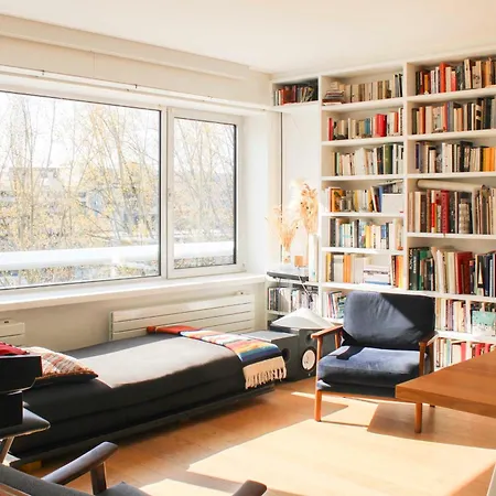 Apartman Spacious Cocoon With A Terrace View On The Canal