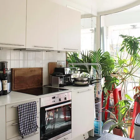 Spacious Cocoon With A Terrace View On The Canal