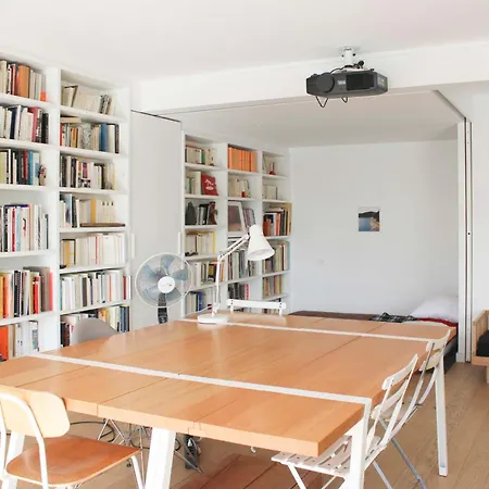 Spacious Cocoon With A Terrace View On The Canal Párizs