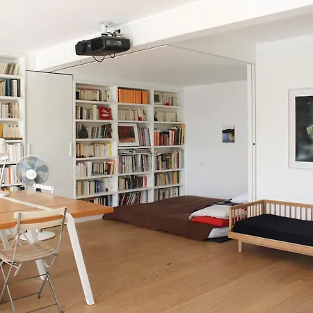 Apartman Spacious Cocoon With A Terrace View On The Canal *