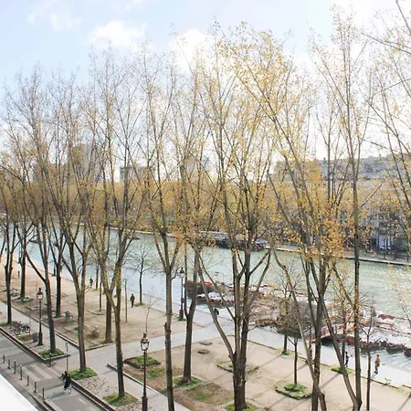 Apartman Spacious Cocoon With A Terrace View On The Canal