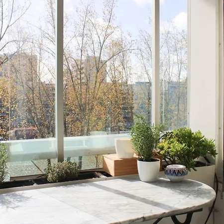 Spacious Cocoon With A Terrace View On The Canal