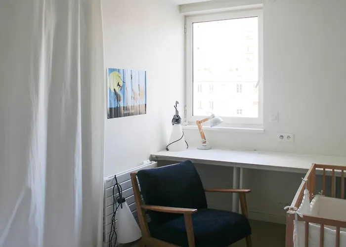 Spacious Cocoon With A Terrace View On The Canal