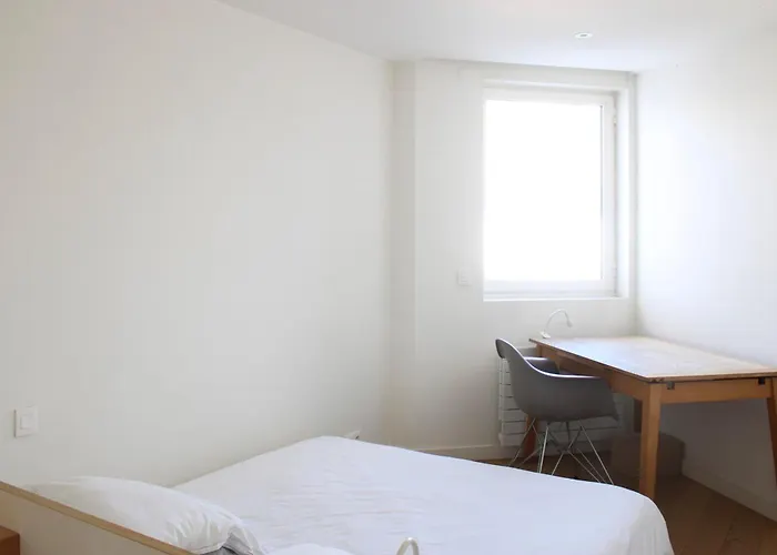 Spacious Cocoon With A Terrace View On The Canal