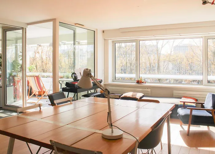 Spacious Cocoon With A Terrace View On The Canal