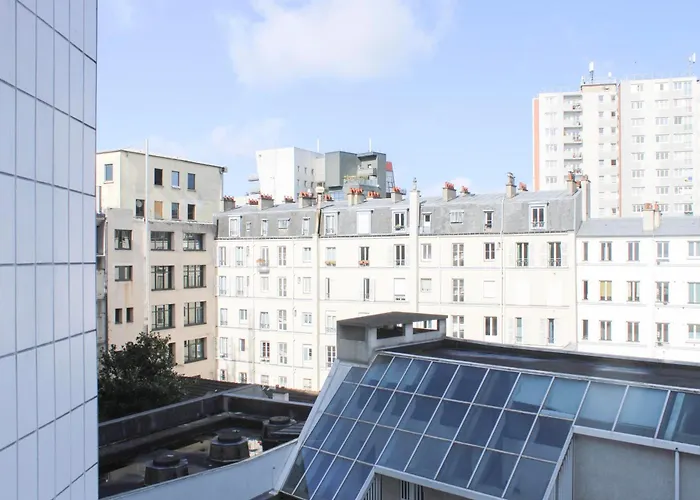 Spacious Cocoon With A Terrace View On The Canal