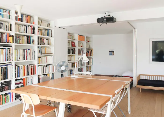 Spacious Cocoon With A Terrace View On The Canal باريس