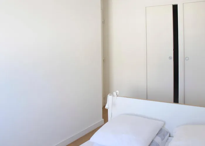 Spacious Cocoon With A Terrace View On The Canal Париж